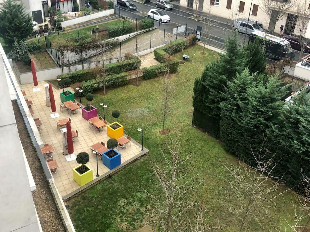 Courtyard By Marriott Paris Saint Denis Hotel Exterior photo